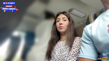 Átült mellém az anonim cicus a buszon hogy megcibálja az acélos kolbászomat Thumb