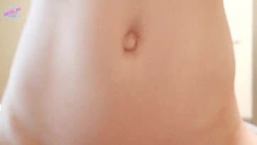 A kéjenc cicababa átrepült a jóvágású szomszéd fickóhoz amint viszketni kezdett a kis muffocskája Thumb